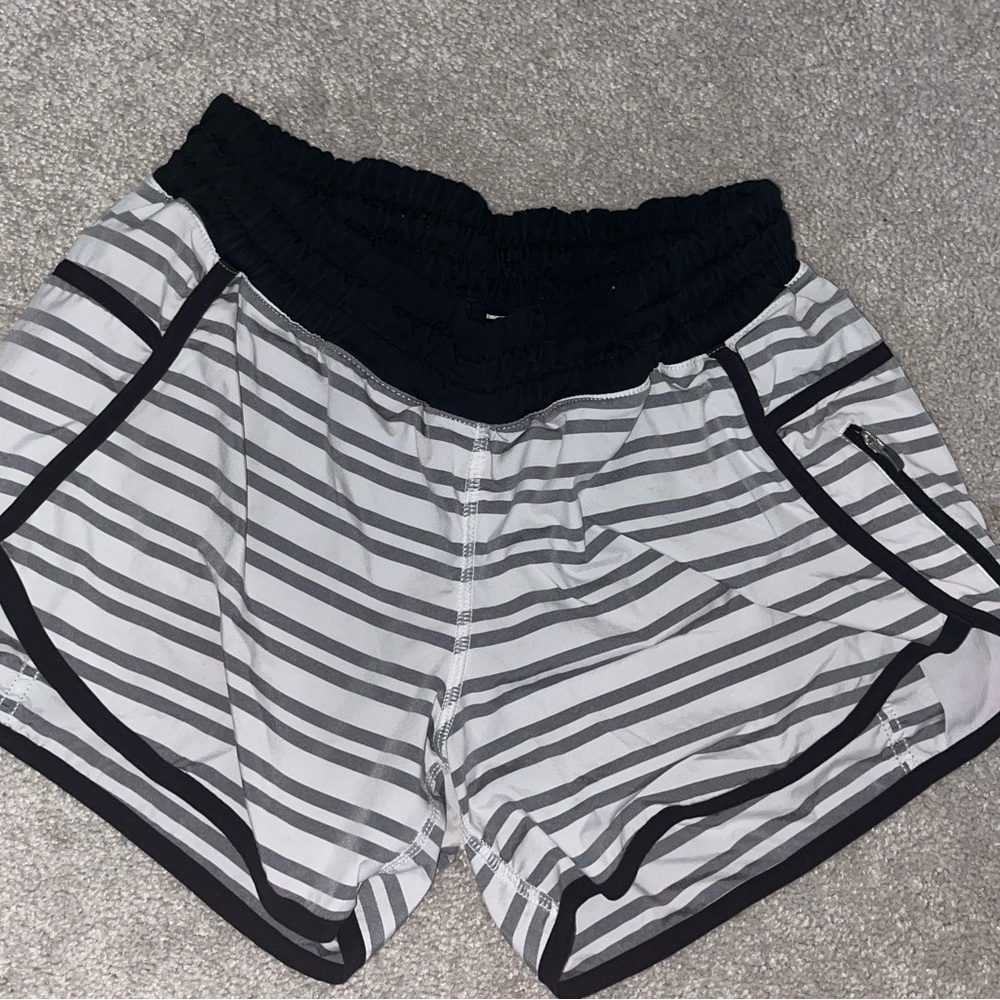 size 6 Striped athletic Lululemon shorts, built in under short 🦓